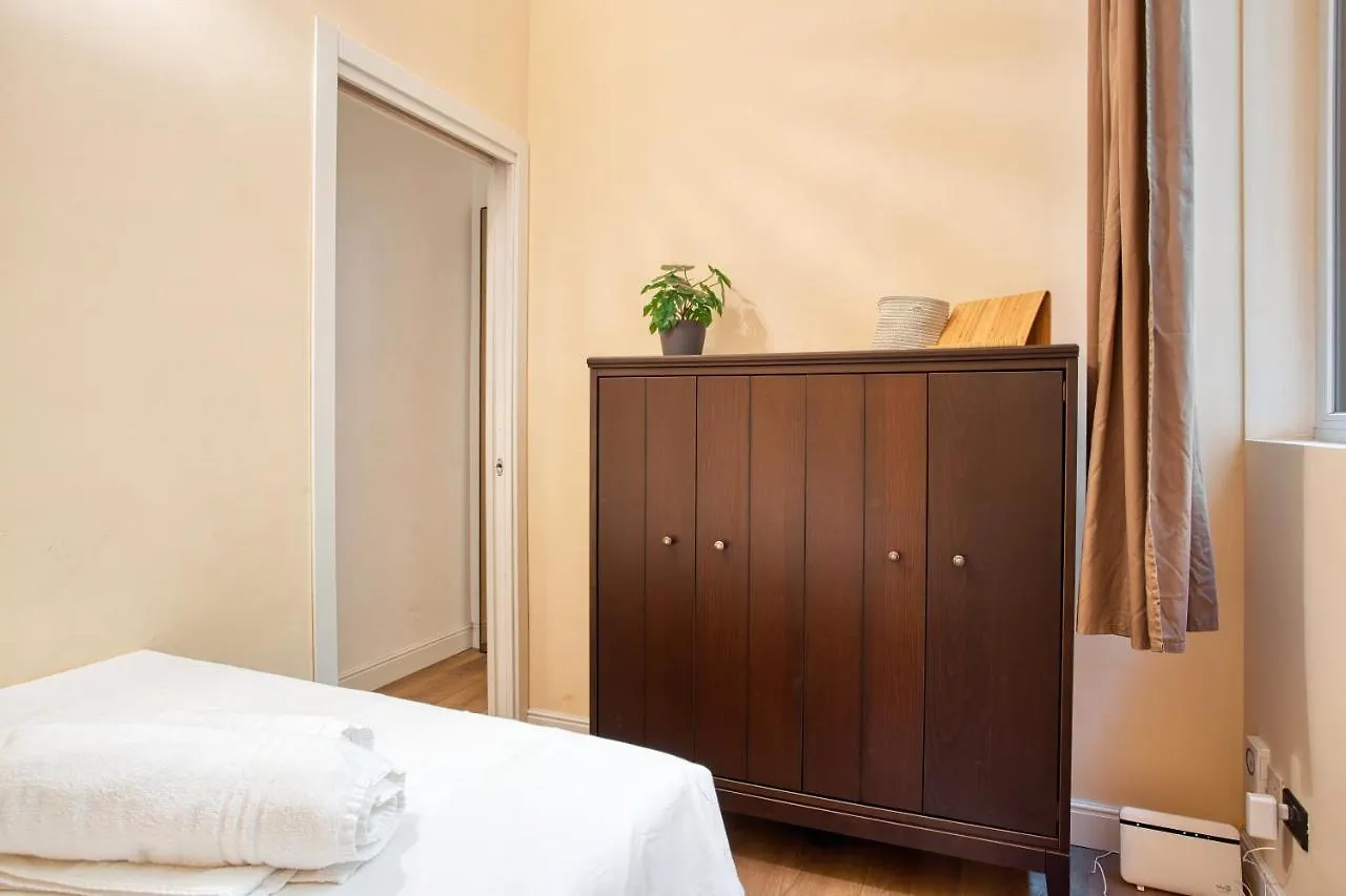 Joivy Modern And Spacious Family Flat Milano Lägenhet