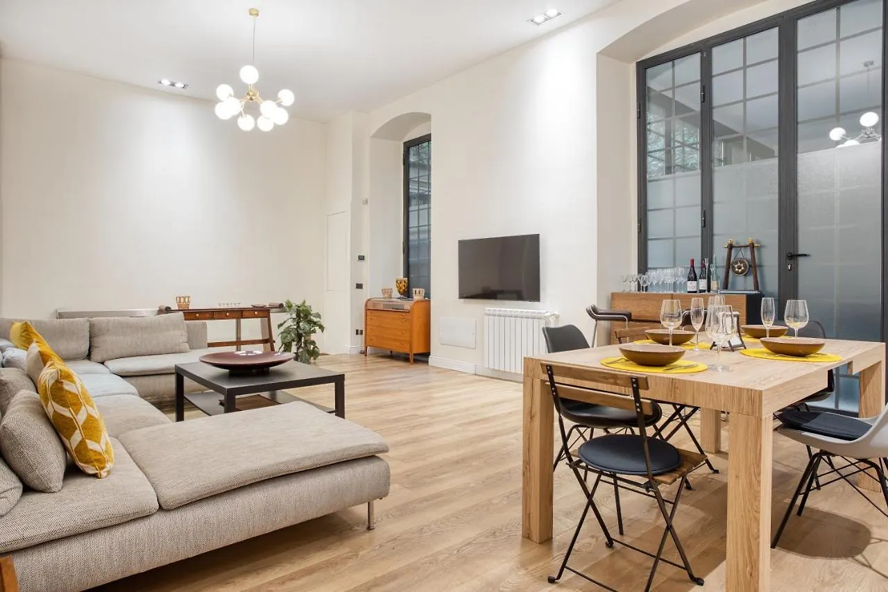 Joivy Modern And Spacious Family Flat Milano